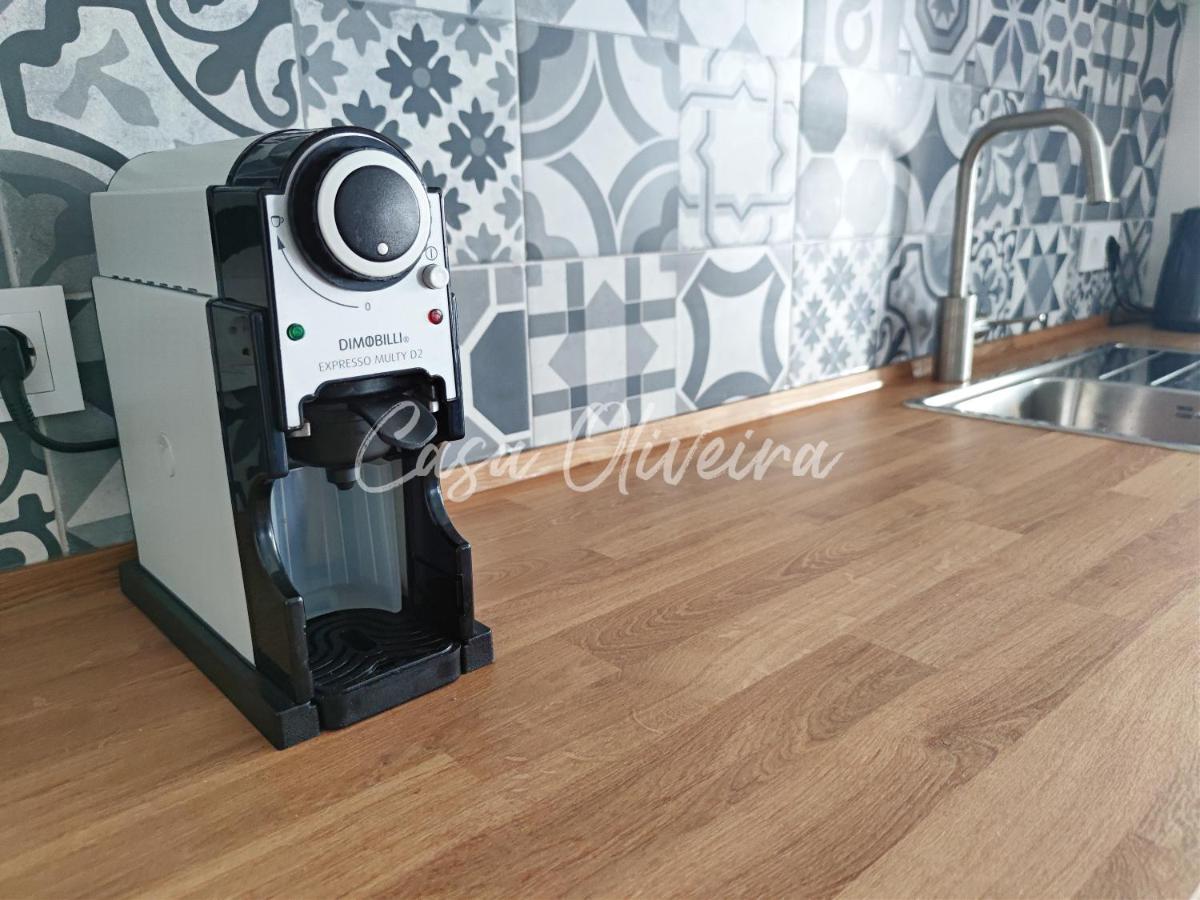 Casa Oliveira - Sunny 2-Bed Retreat Steps From The Beach อาร์มาซอง เด เปรา ภายนอก รูปภาพ