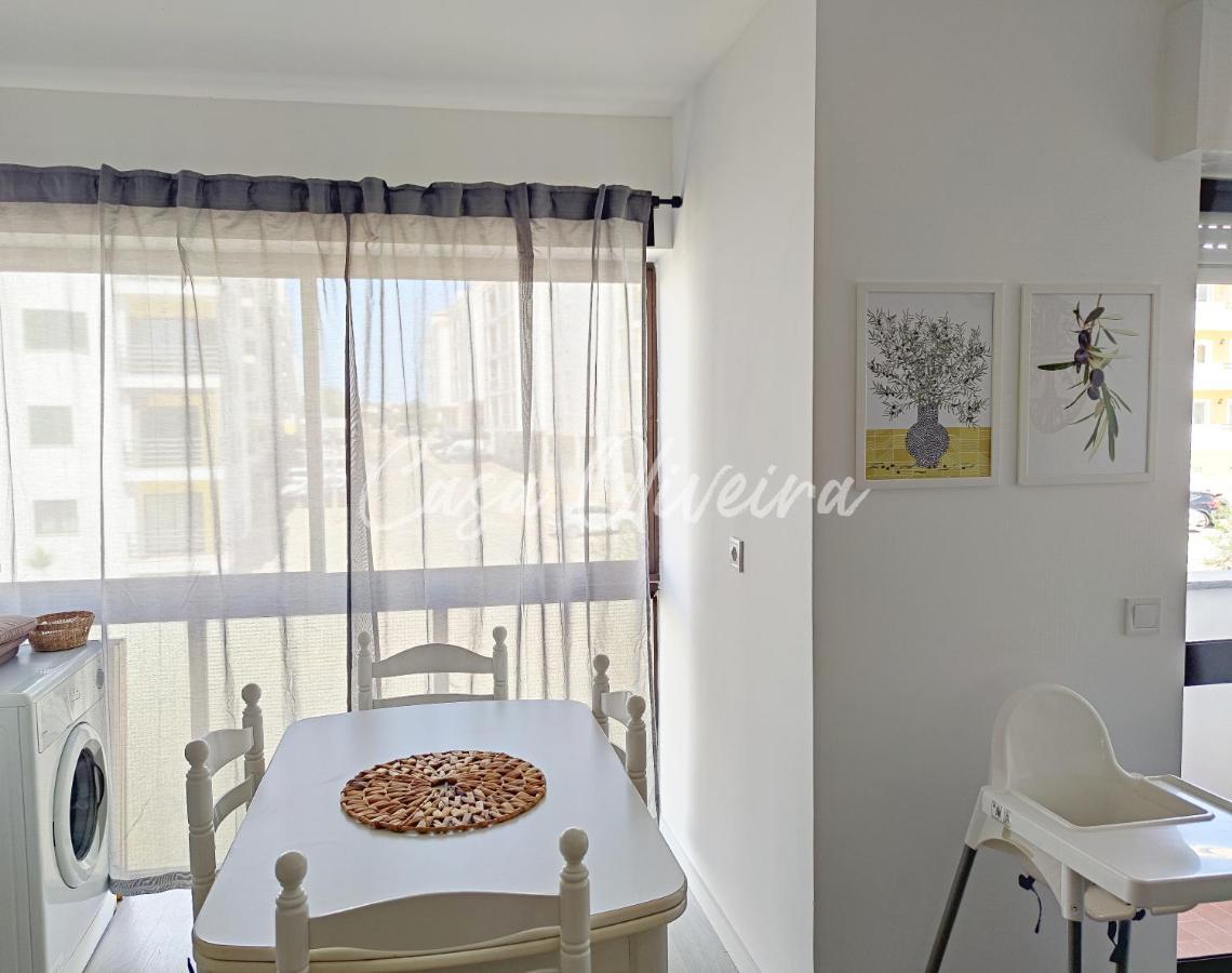 Casa Oliveira - Sunny 2-Bed Retreat Steps From The Beach อาร์มาซอง เด เปรา ภายนอก รูปภาพ