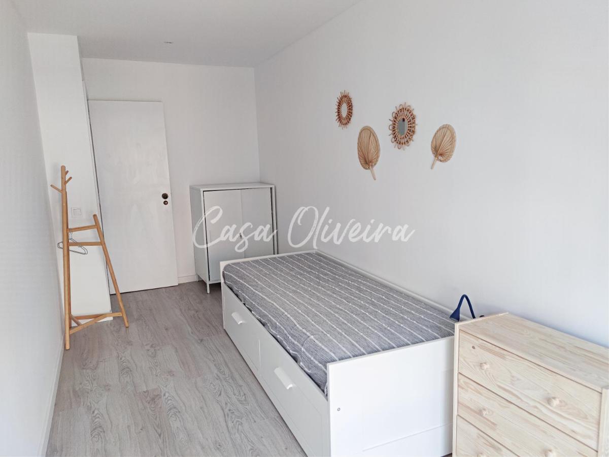 Casa Oliveira - Sunny 2-Bed Retreat Steps From The Beach อาร์มาซอง เด เปรา ภายนอก รูปภาพ