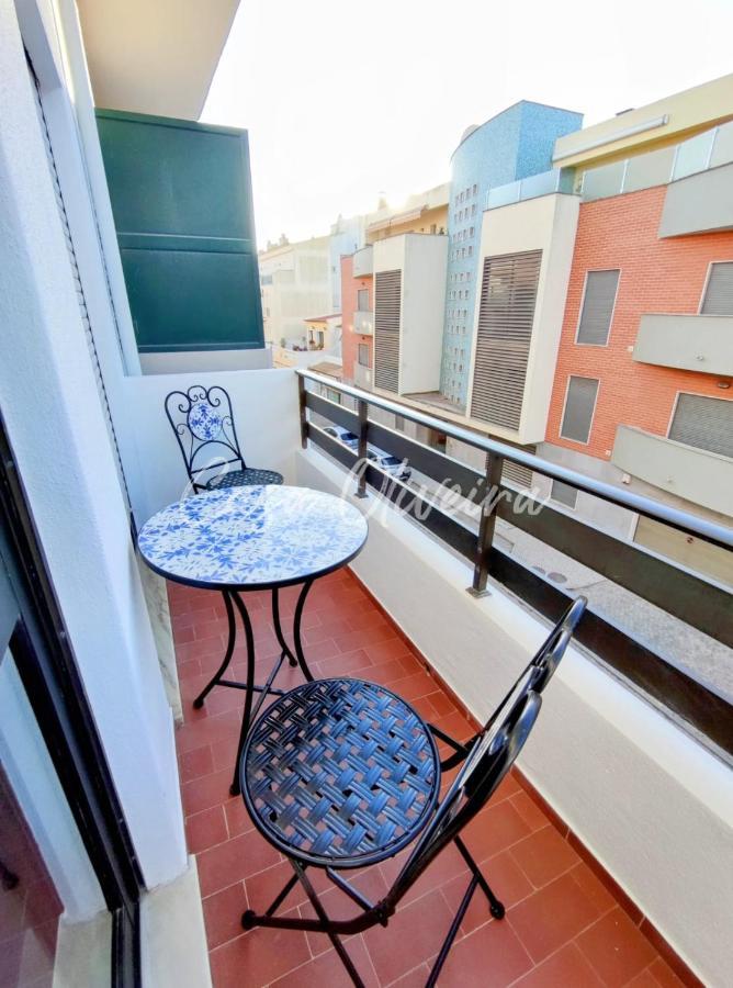 Casa Oliveira - Sunny 2-Bed Retreat Steps From The Beach อาร์มาซอง เด เปรา ภายนอก รูปภาพ