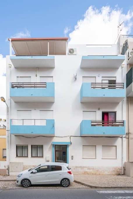 Casa Oliveira - Sunny 2-Bed Retreat Steps From The Beach อาร์มาซอง เด เปรา ภายนอก รูปภาพ