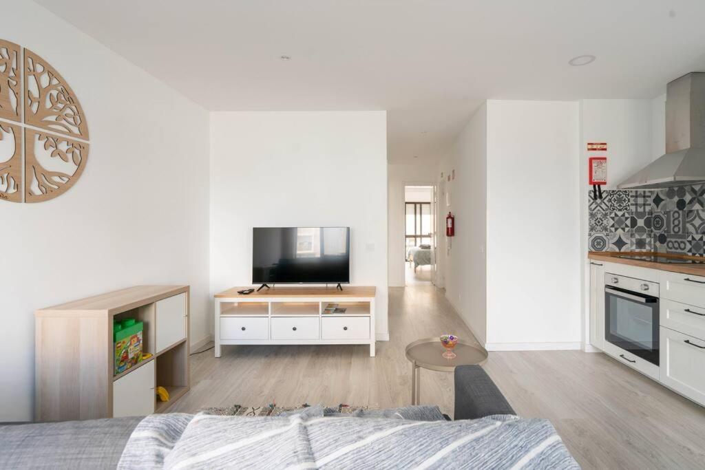 Casa Oliveira - Sunny 2-Bed Retreat Steps From The Beach อาร์มาซอง เด เปรา ภายนอก รูปภาพ