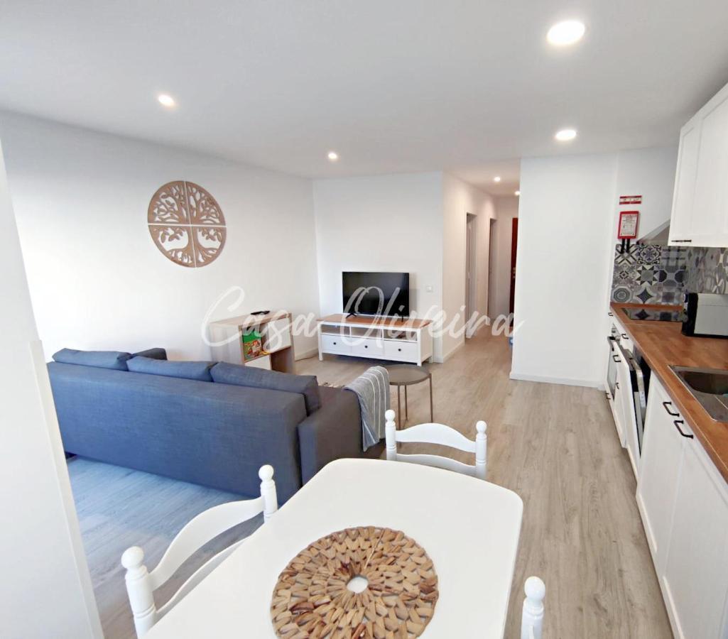 Casa Oliveira - Sunny 2-Bed Retreat Steps From The Beach อาร์มาซอง เด เปรา ภายนอก รูปภาพ