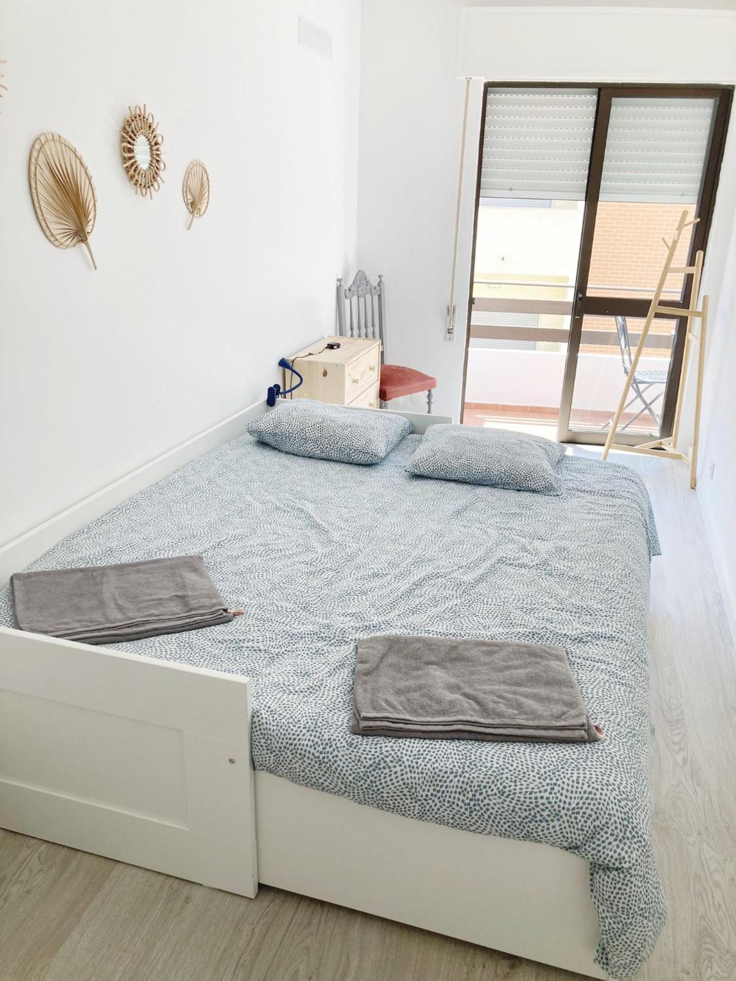 Casa Oliveira - Sunny 2-Bed Retreat Steps From The Beach อาร์มาซอง เด เปรา ภายนอก รูปภาพ